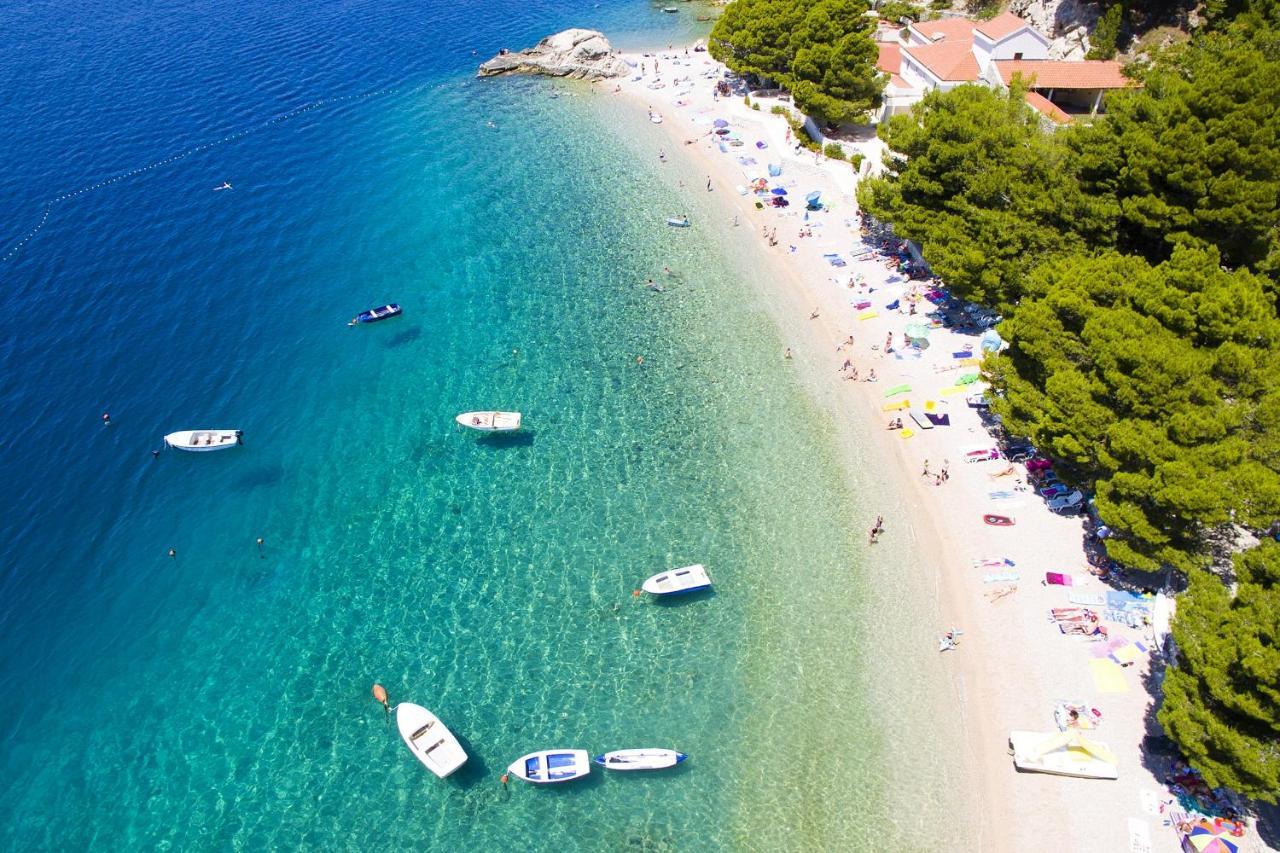 Apartments By The Sea Brela, Makarska - 11821 エクステリア 写真
