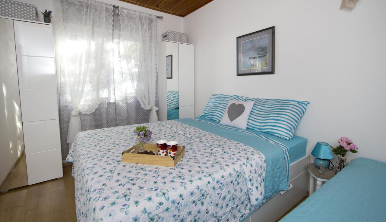 Apartments By The Sea Brela, Makarska - 11821 エクステリア 写真