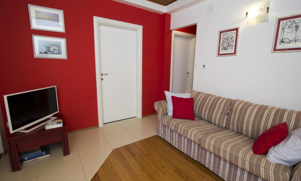 Apartments By The Sea Brela, Makarska - 11821 エクステリア 写真