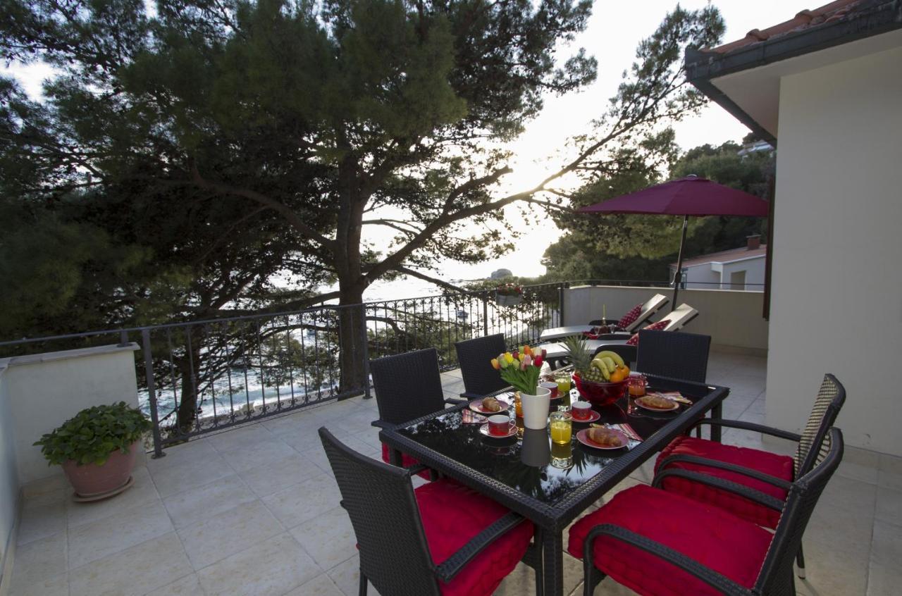 Apartments By The Sea Brela, Makarska - 11821 エクステリア 写真